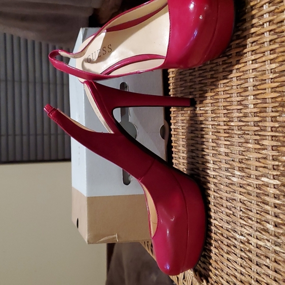 Guess size 6 heels - Picture 2 of 4